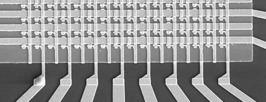 Memory Array für Associative Capacitive Networks Memory Array für Associative Capacitive Networks
