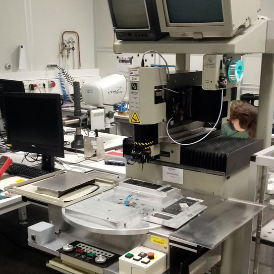 Ultrasonic Heavy Wire Bonder (400µm) Ultrasonic Heavy Wire Bonder (400µm)
