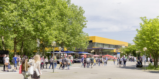 Campusleben mit Studierenden und Mensa im Hintergrund