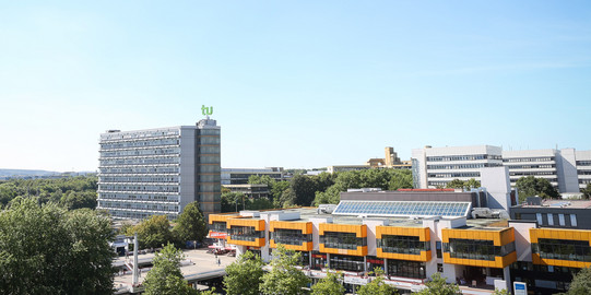 Panorama des Campus Nord mit Matehmatikgebäude und Mensa